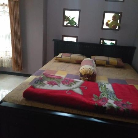 Villa Trijaya Batu  Exteriör bild