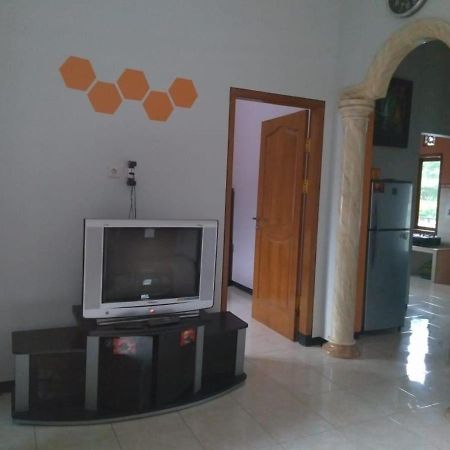 Villa Trijaya Batu  Exteriör bild