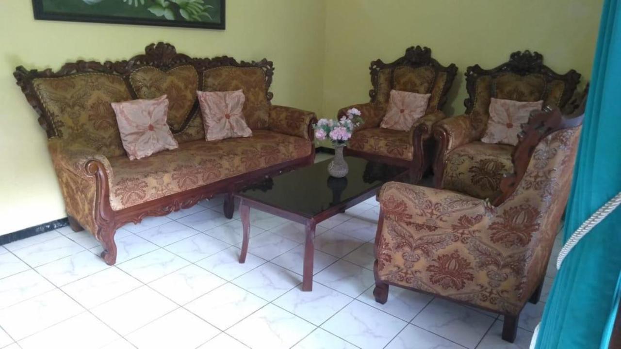 Villa Trijaya Batu  Exteriör bild