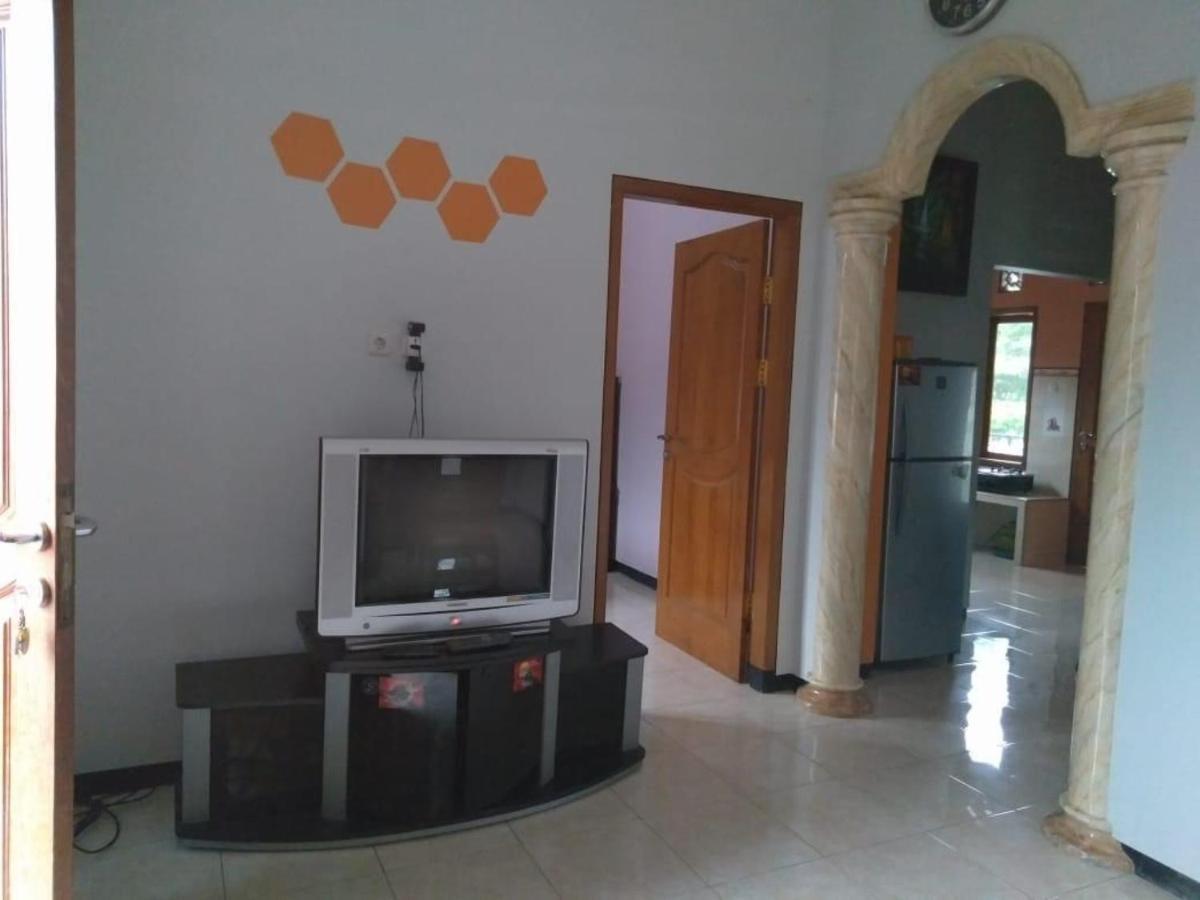 Villa Trijaya Batu  Exteriör bild