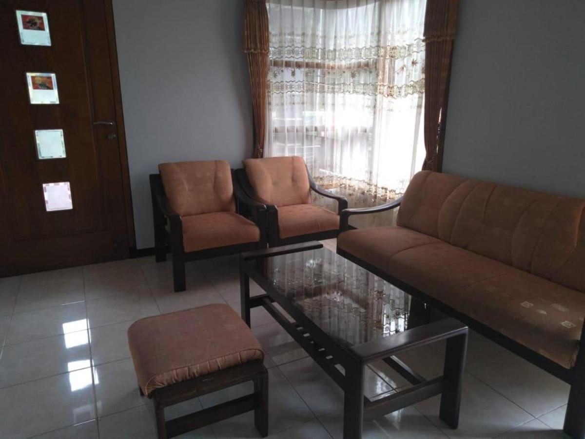 Villa Trijaya Batu  Exteriör bild