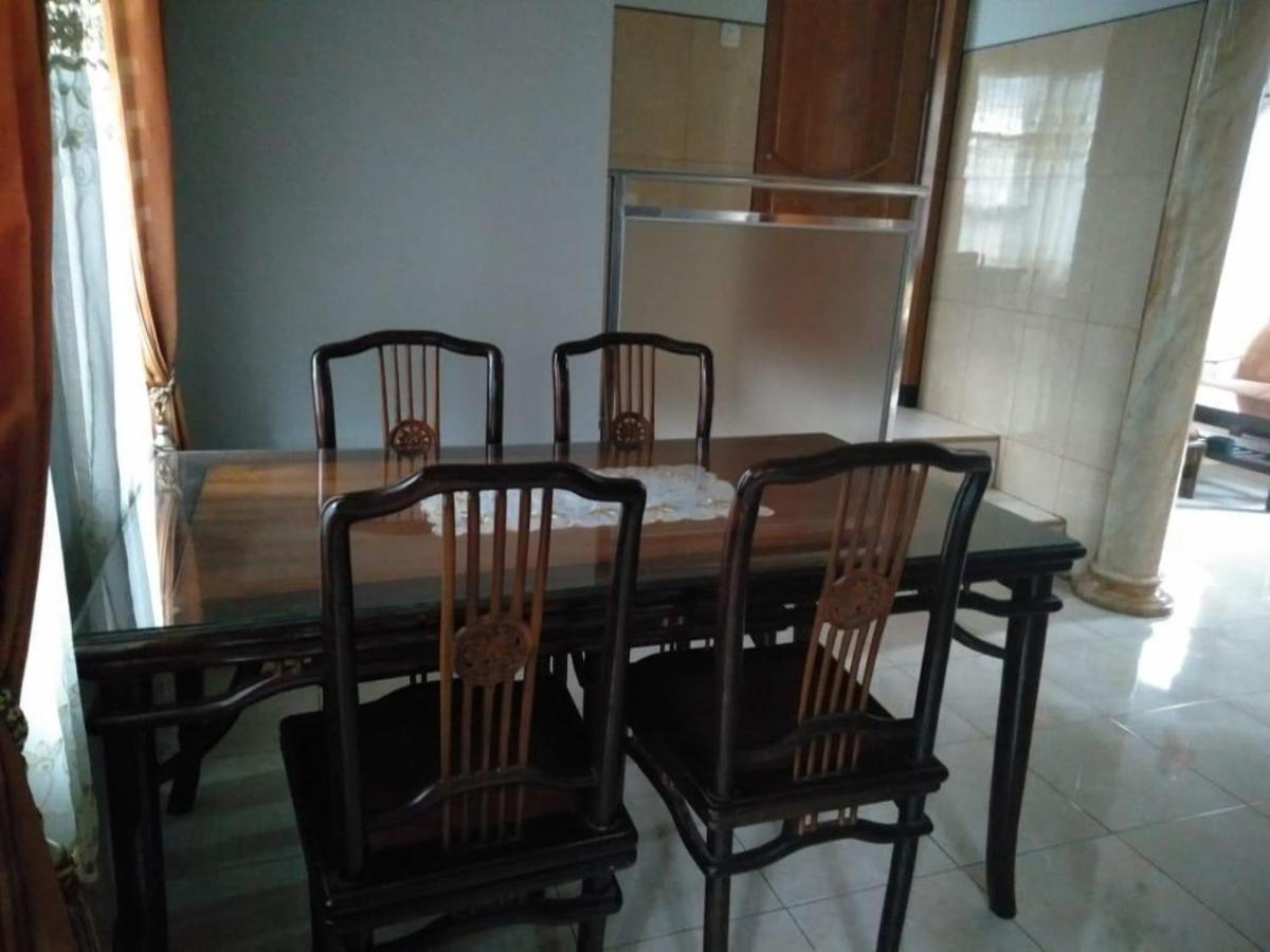 Villa Trijaya Batu  Exteriör bild