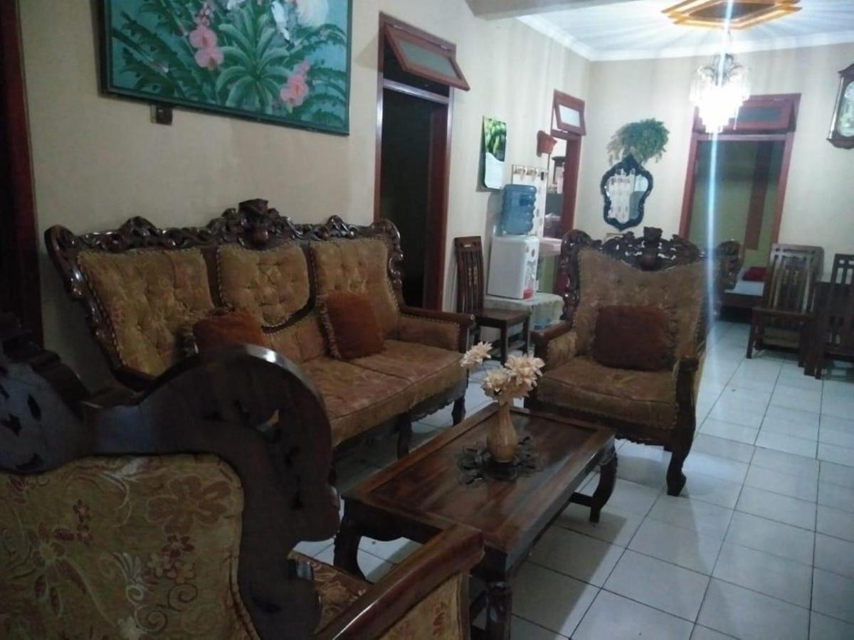 Villa Trijaya Batu  Exteriör bild