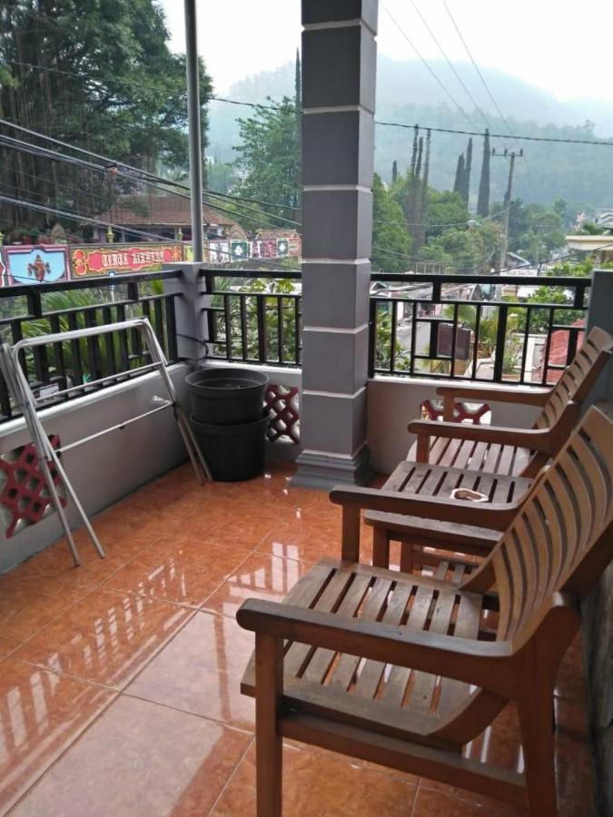 Villa Trijaya Batu  Exteriör bild